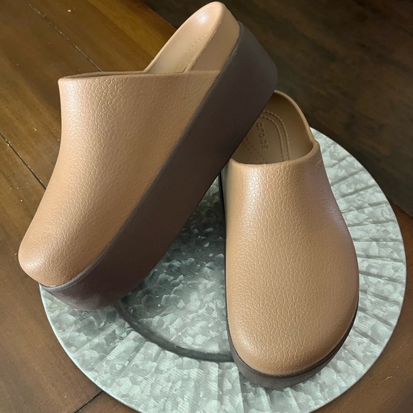 CROCS Shoes - CROCS Brown Platform mules